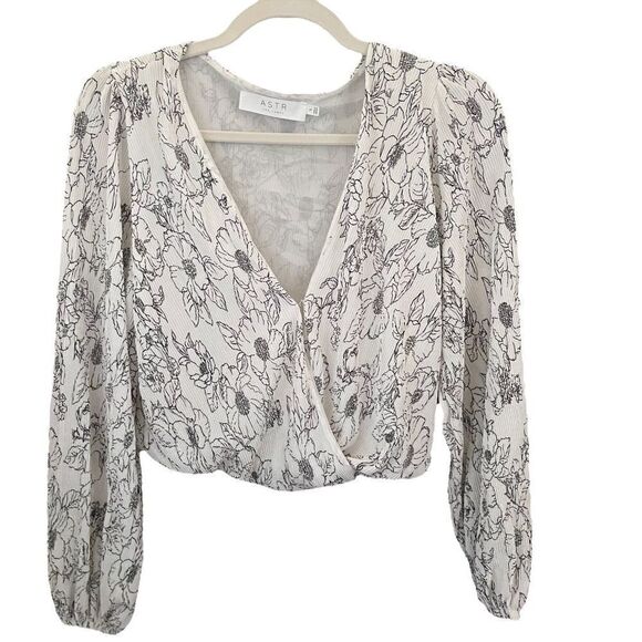 ASTR ~ Ivory with Black Floral Print ~
Surplice Long Sleeve Top ~ Size Small - Picture 1 of 9